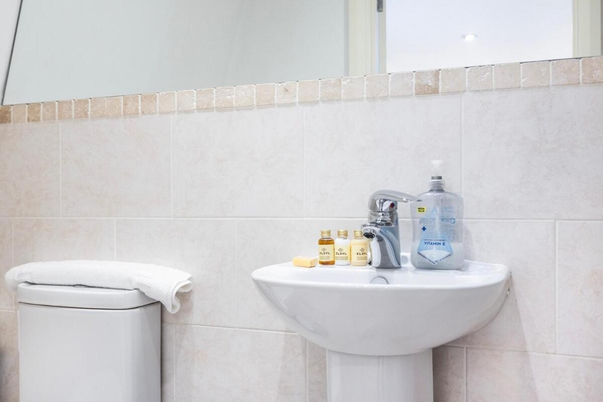 Near Kings Cross,2bd Private Balcony, Easy Grocery Londres