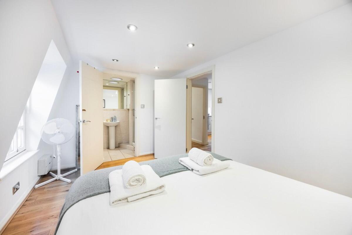 Near Kings Cross,2bd Private Balcony, Easy Grocery Apartamento Londres