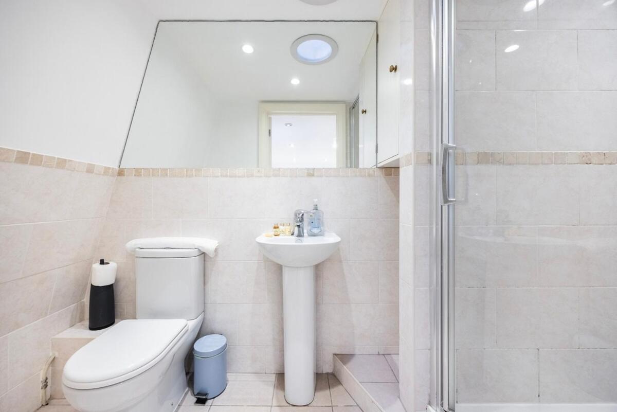 Apartamento Near Kings Cross,2bd Private Balcony, Easy Grocery *